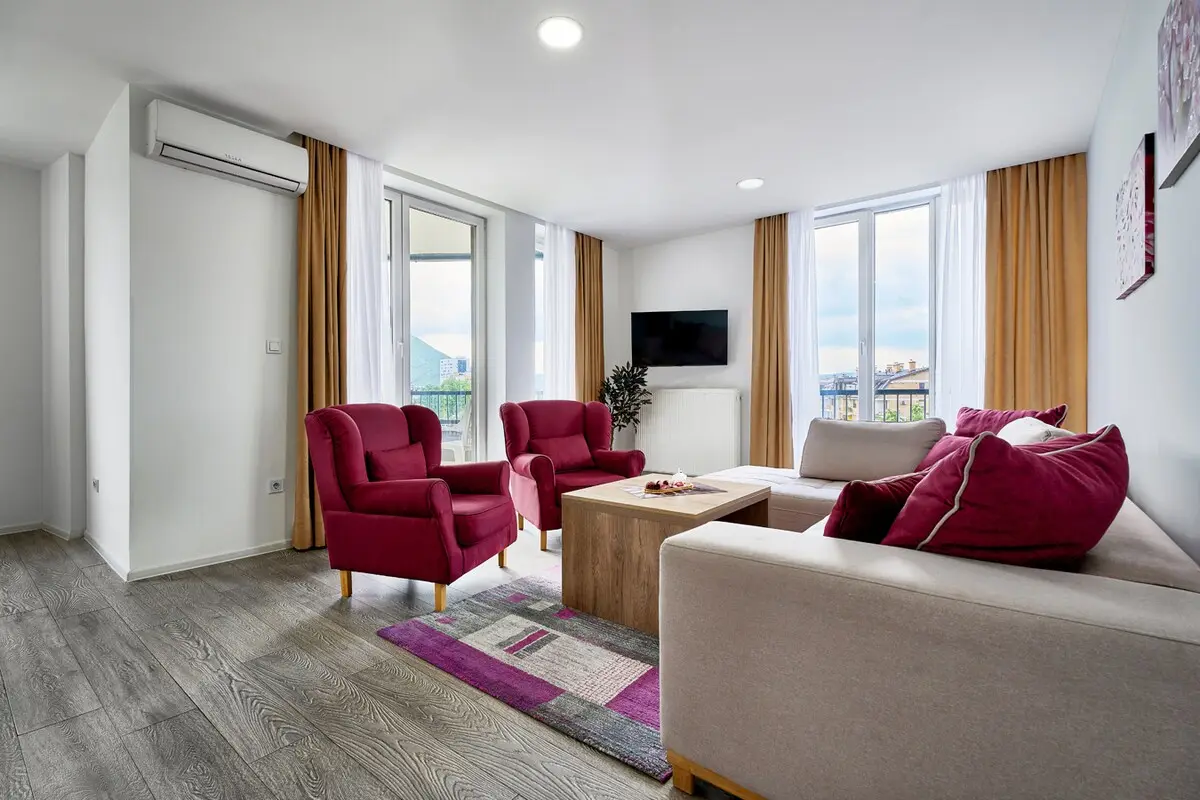 Deluxe Two-Bedroom Riverview Apartment