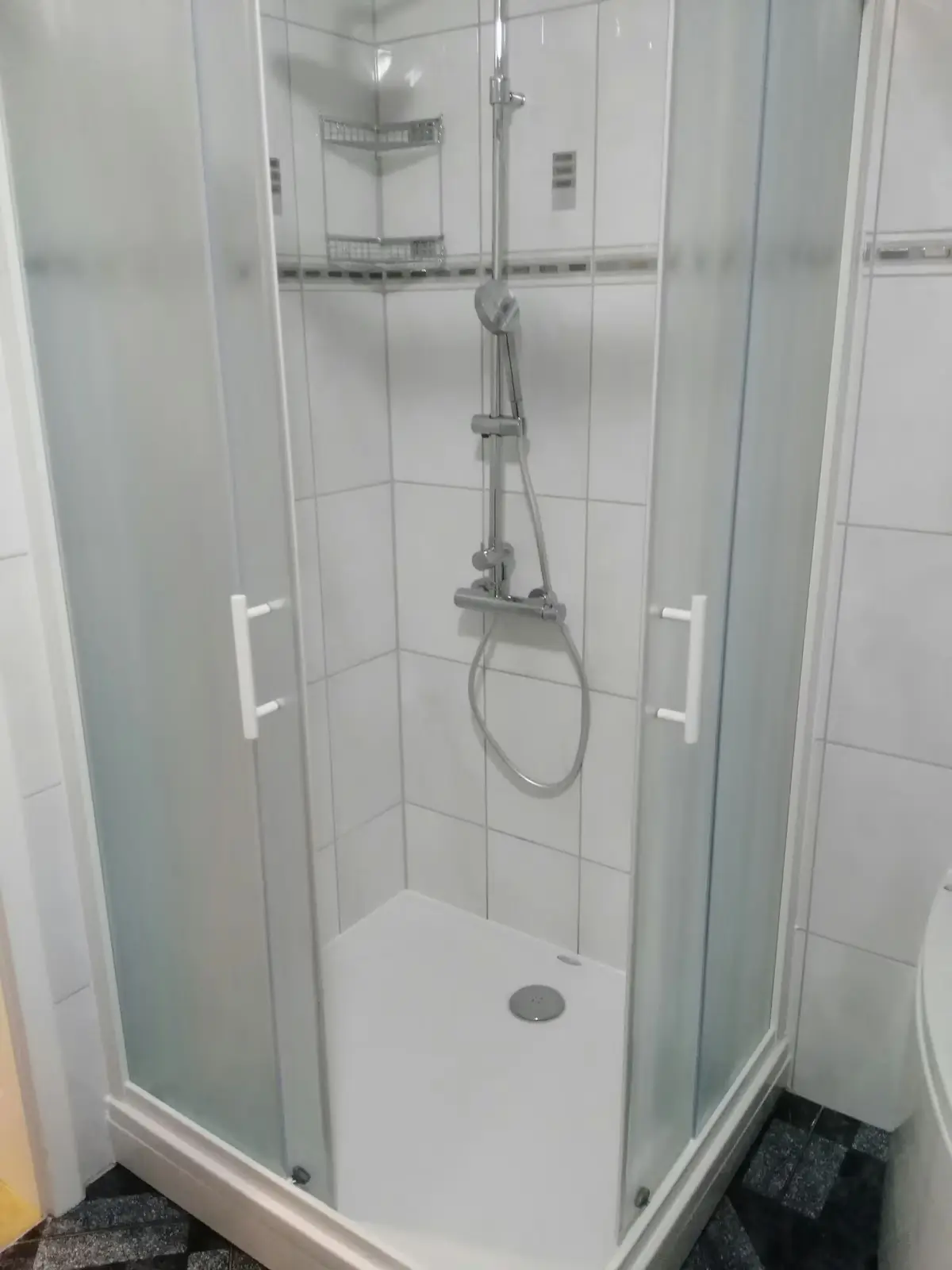 Go2Bihac Villa, 8 bedrooms, 7 bath, 10 aircon.