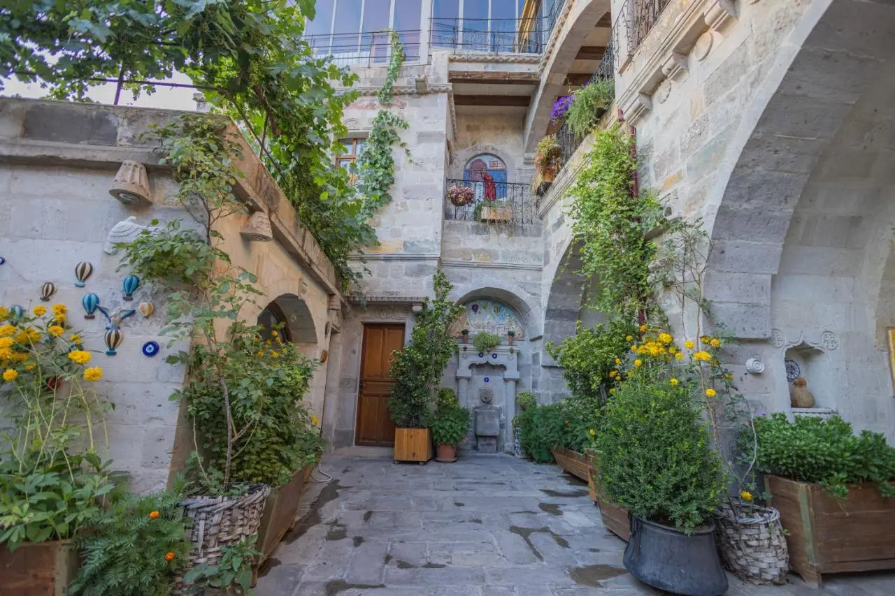 Aren Cave Hotel And Art Gallery