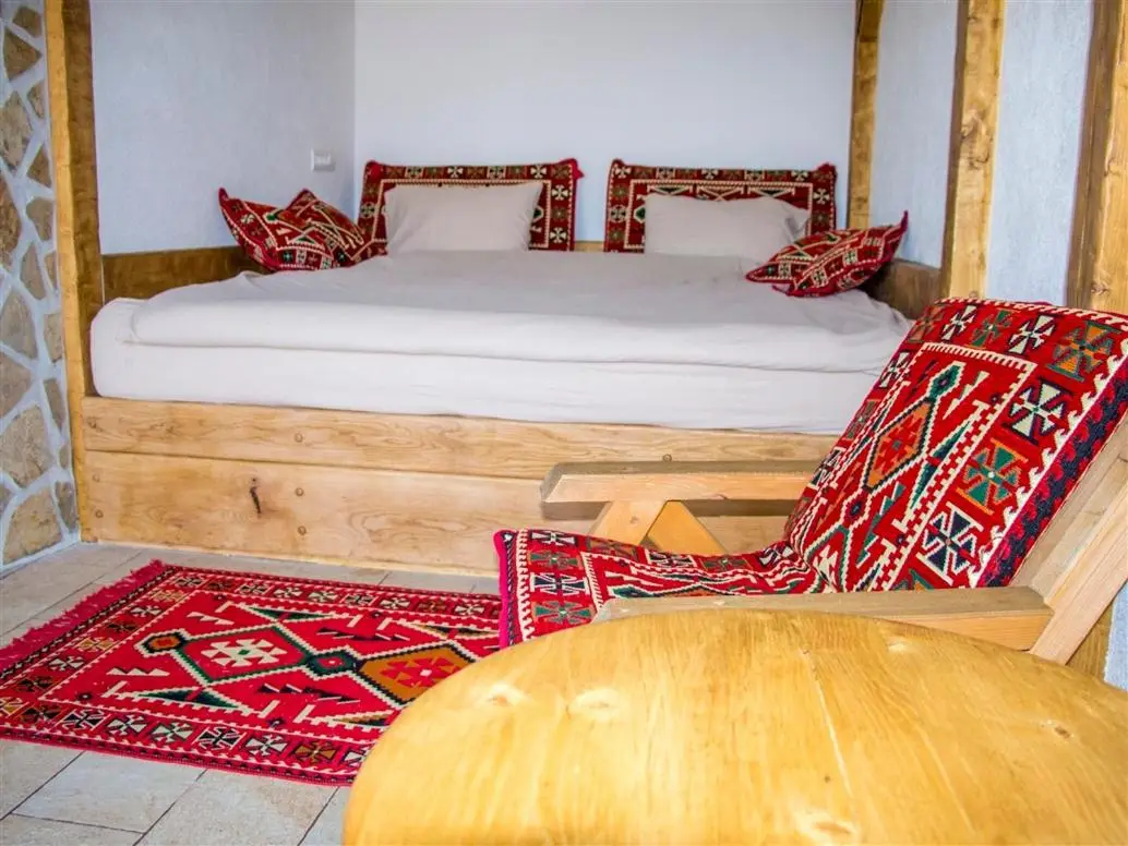 Mountain bungalows and a Hobbit House - Jazavčije Rupe