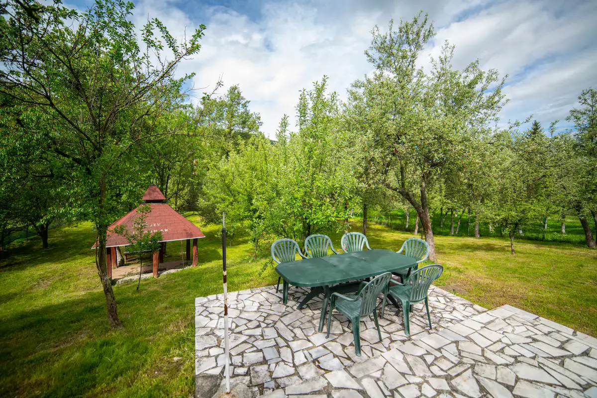 luxurious villa with 2000 m backyard to river side