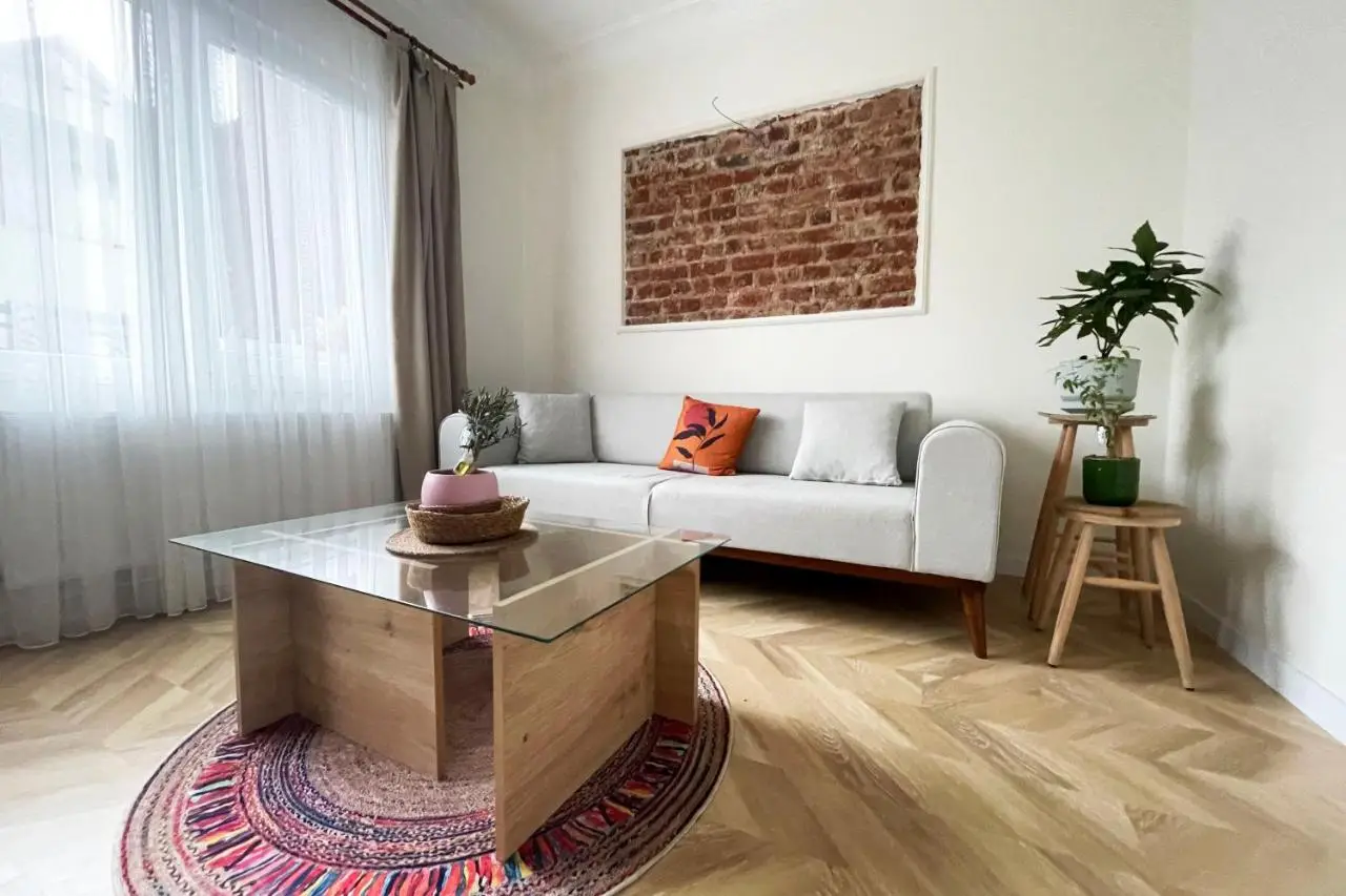 balcony 2BR apt with 2toilet and 2bath near to nişantaşi #3