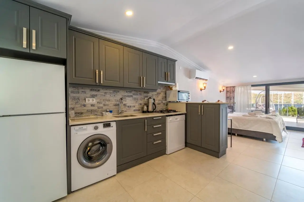 Nakas Suites