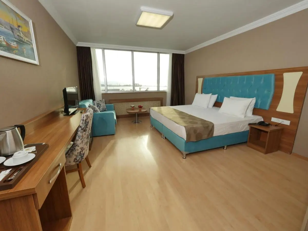 Golden Lounge Hotel