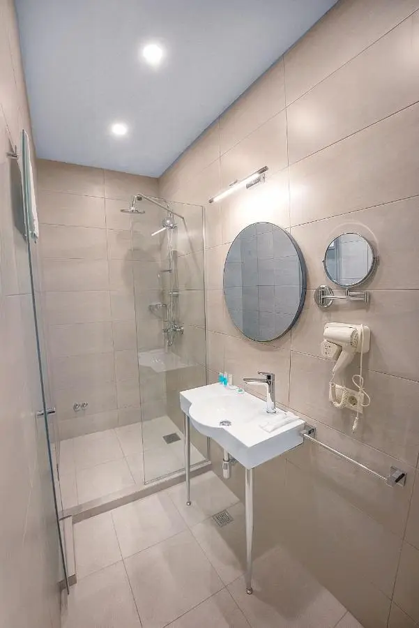 Meta Business Hotel By King David