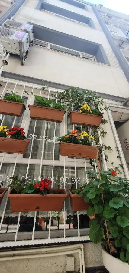 TAKSİM LİFE HOUSE