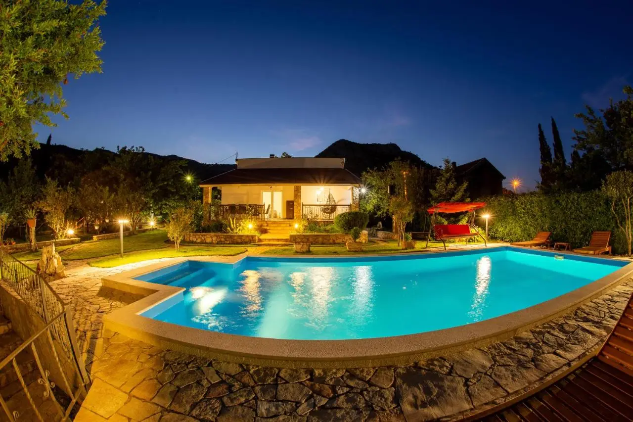 Villa Gana-Green Oasis with Heated Pool