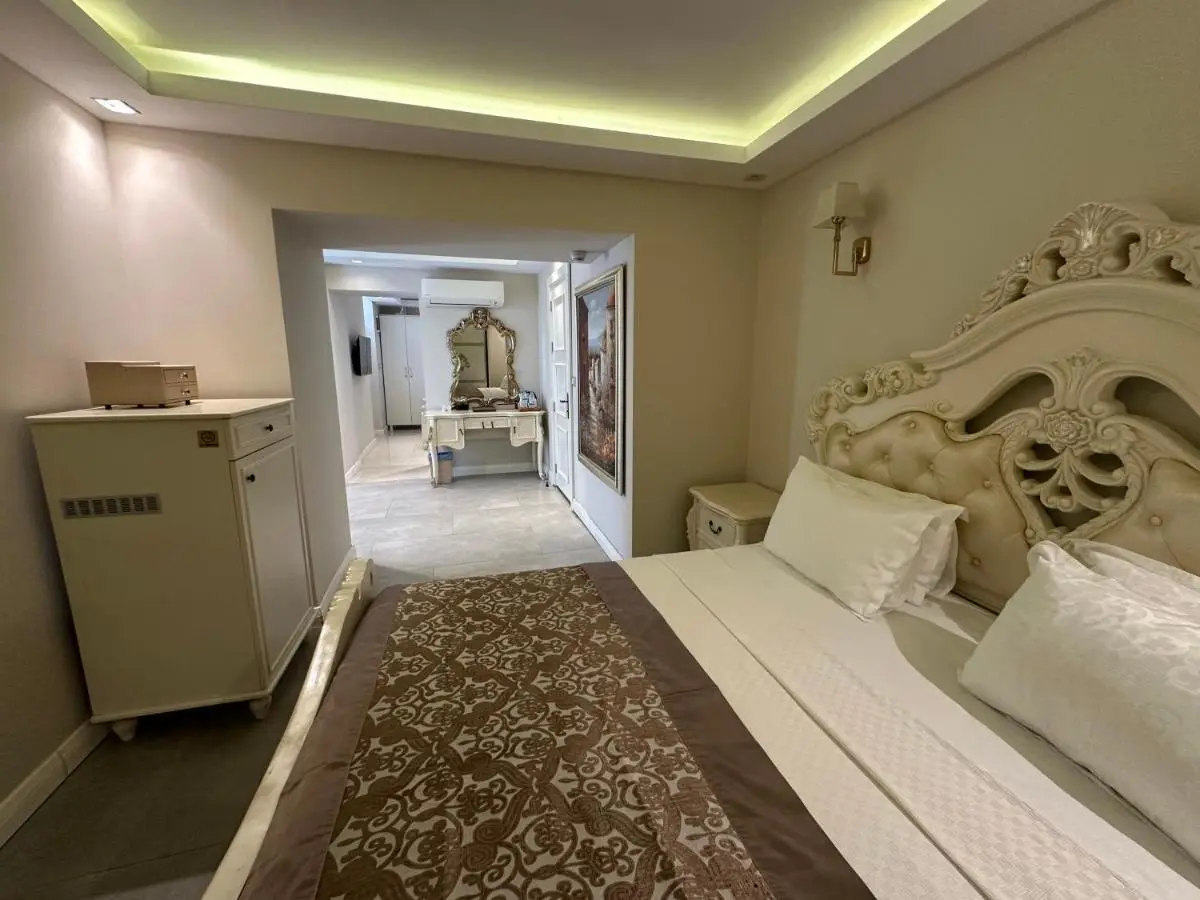 Elegance East Hotel
