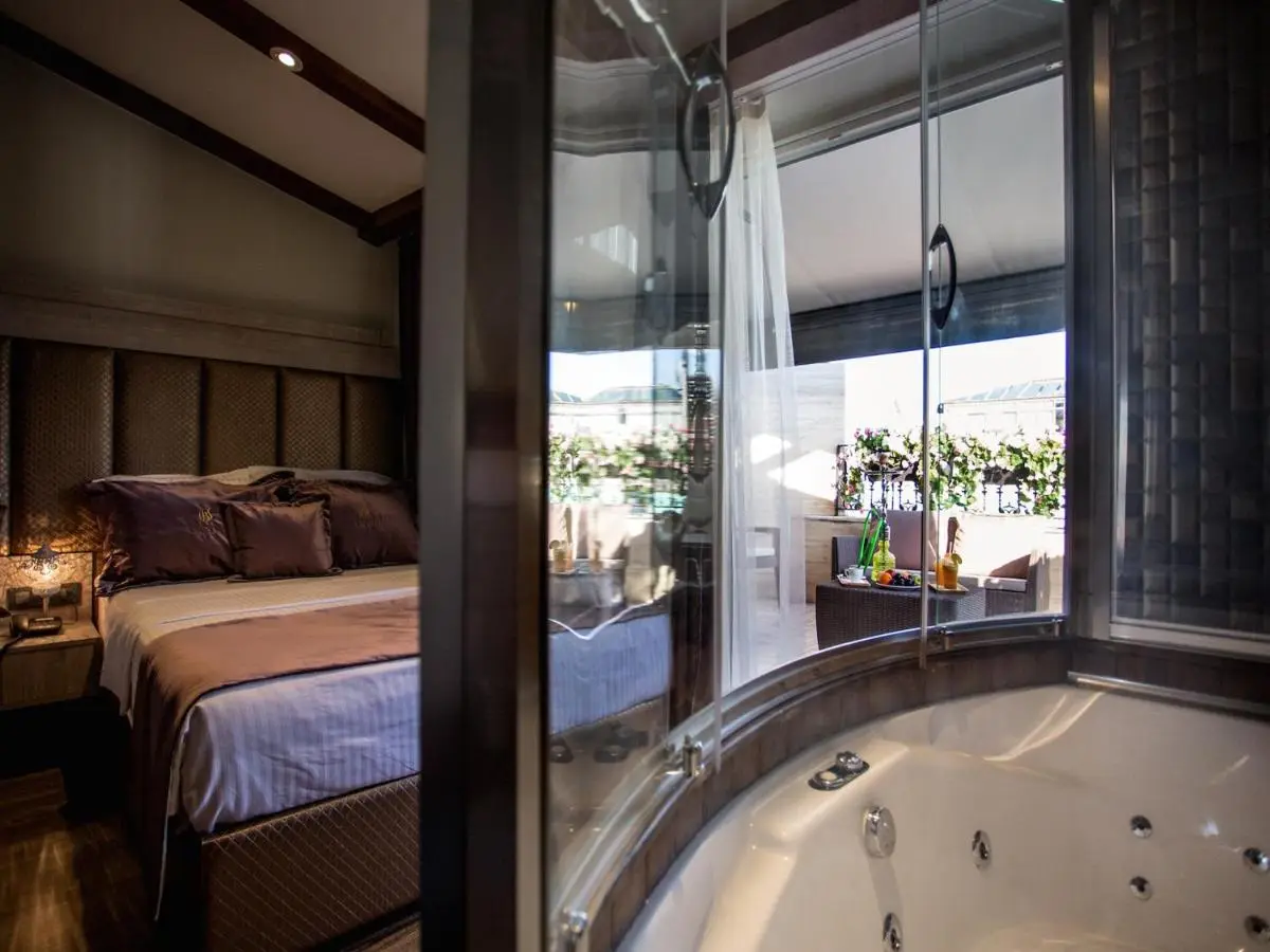 Bonne Sante Hotel