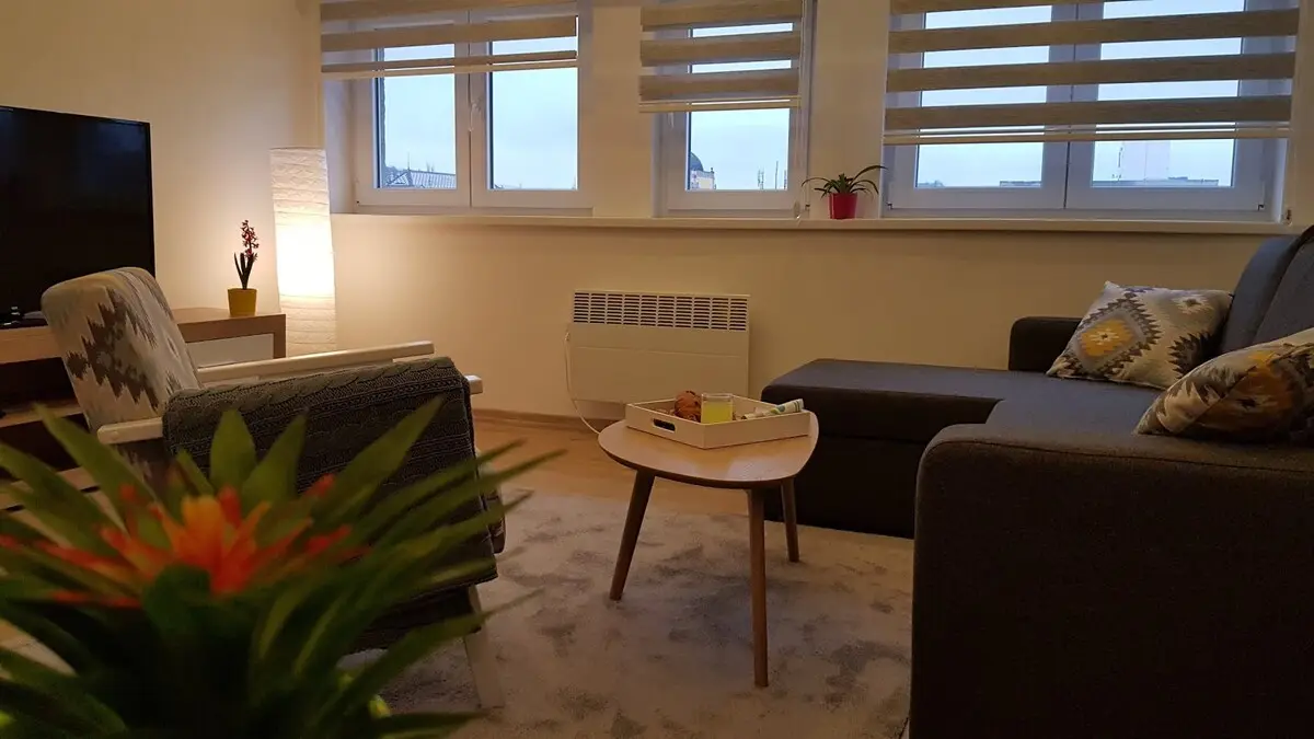 Charming rooftop apartment, EXCELLENT LOCATION