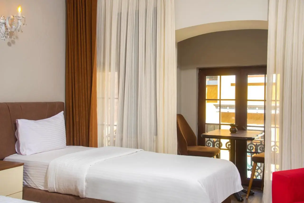 Zendy Suite Hotel