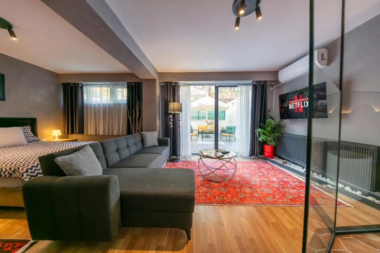 Hexa Suites Hotel