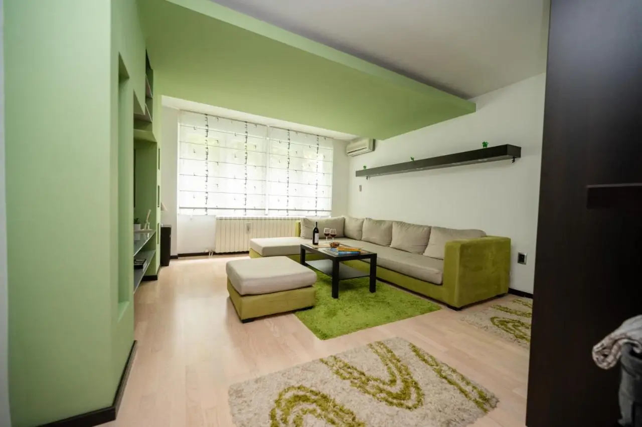 Bright 1BDR Apartment in the City Center