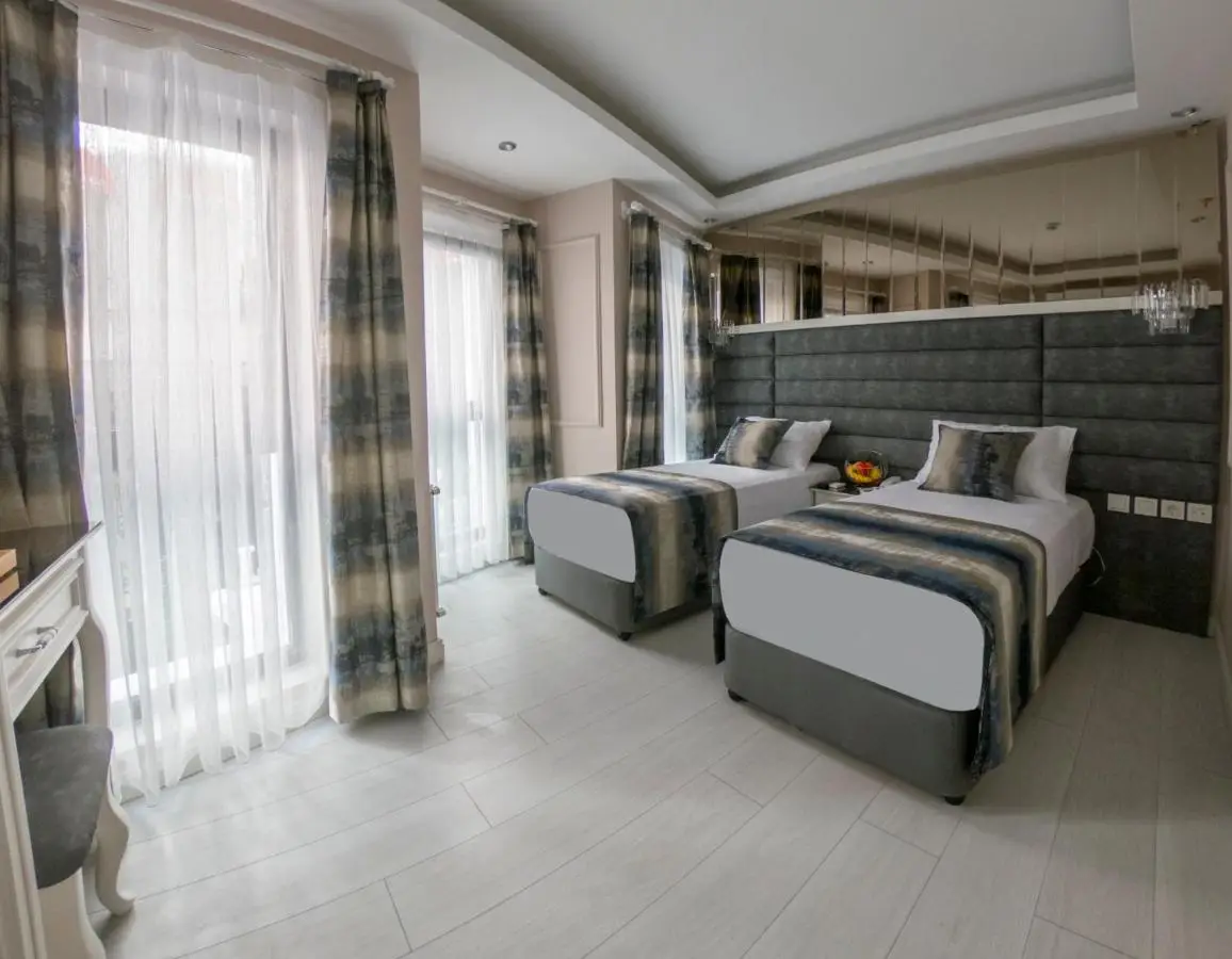 Crowned Hotel