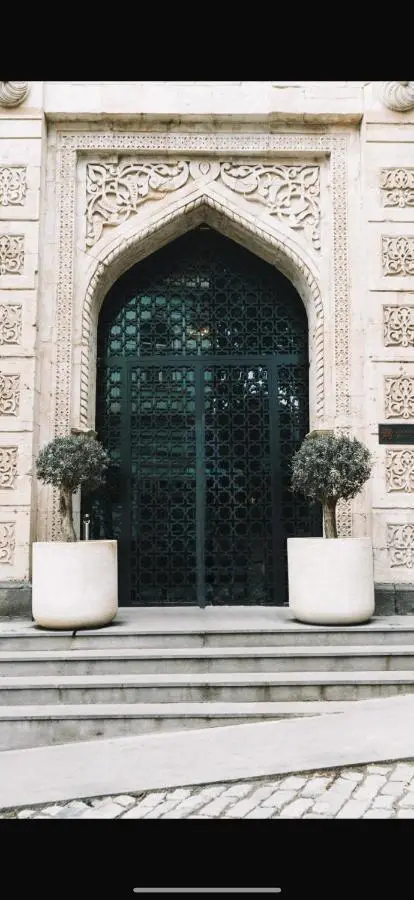 Qarvasla Hotel