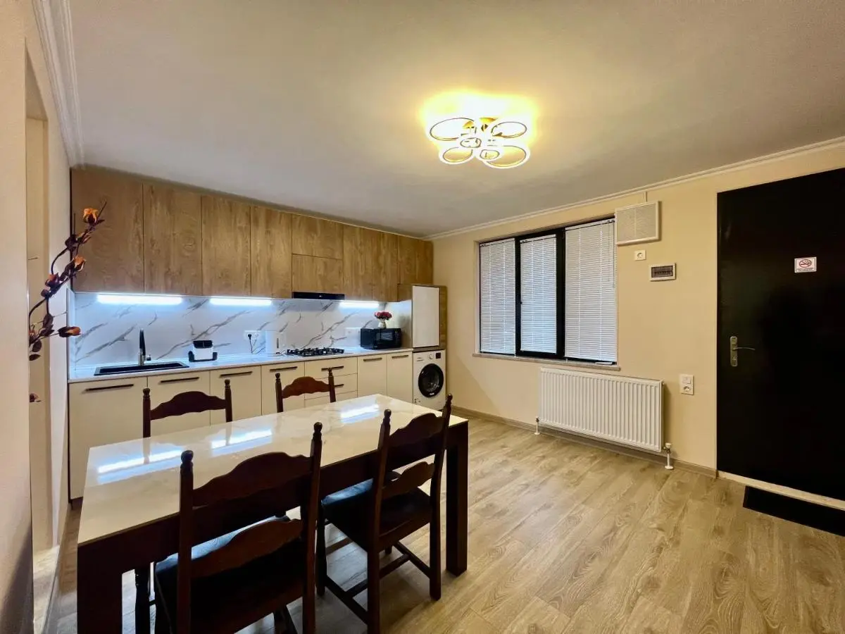 APARTMENT #27