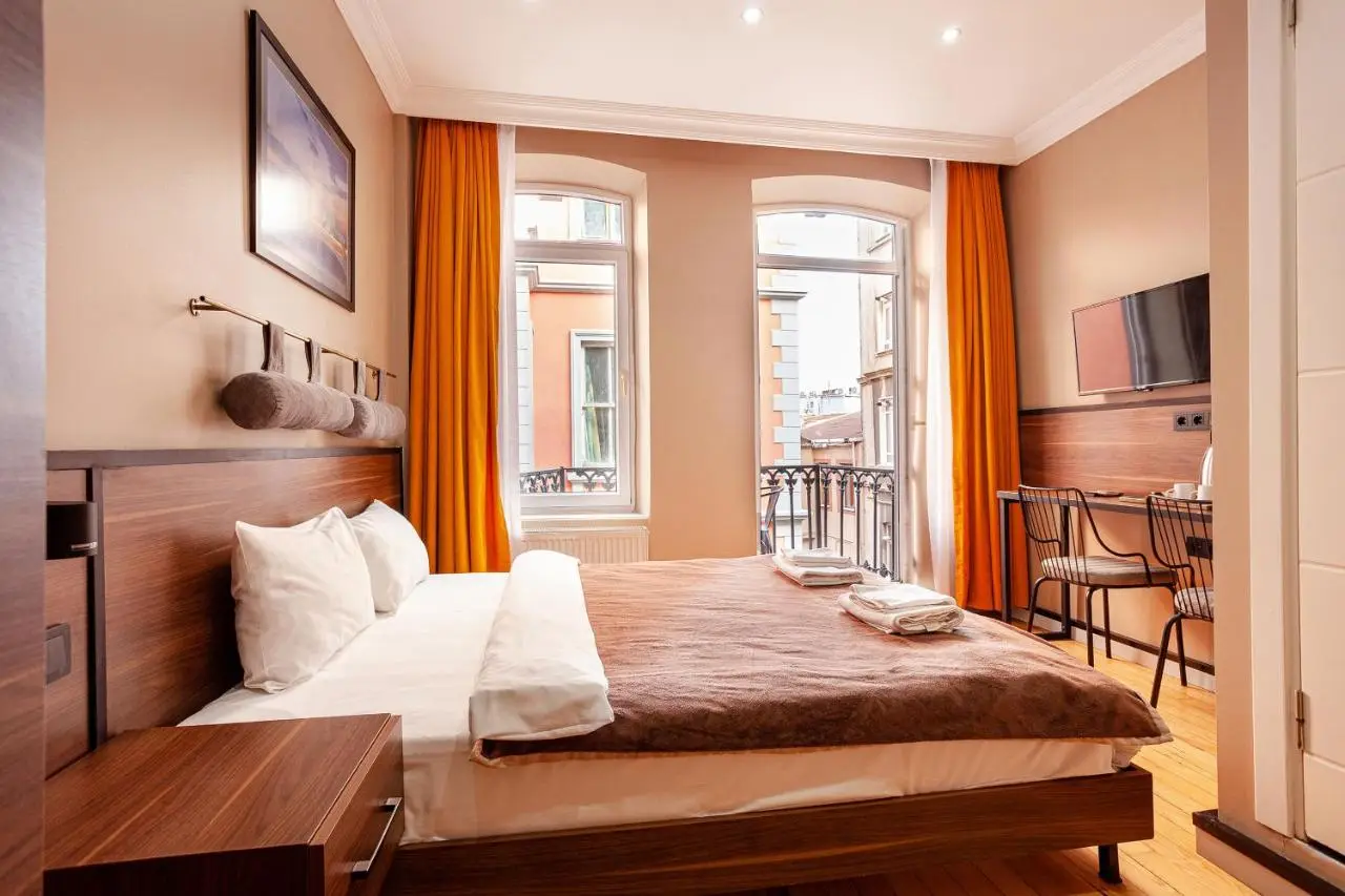 Aram Kerasi Rooms
