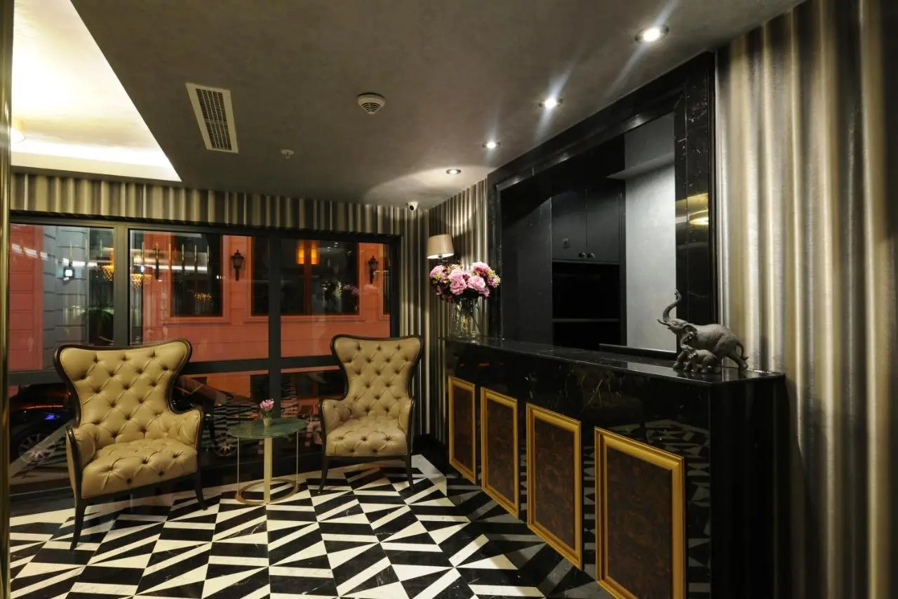 Le Petit Palace Hotel - Special Category
