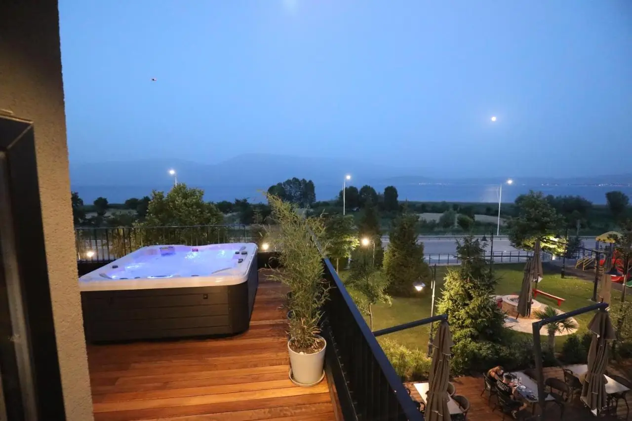 Toka Hotel Restaurant