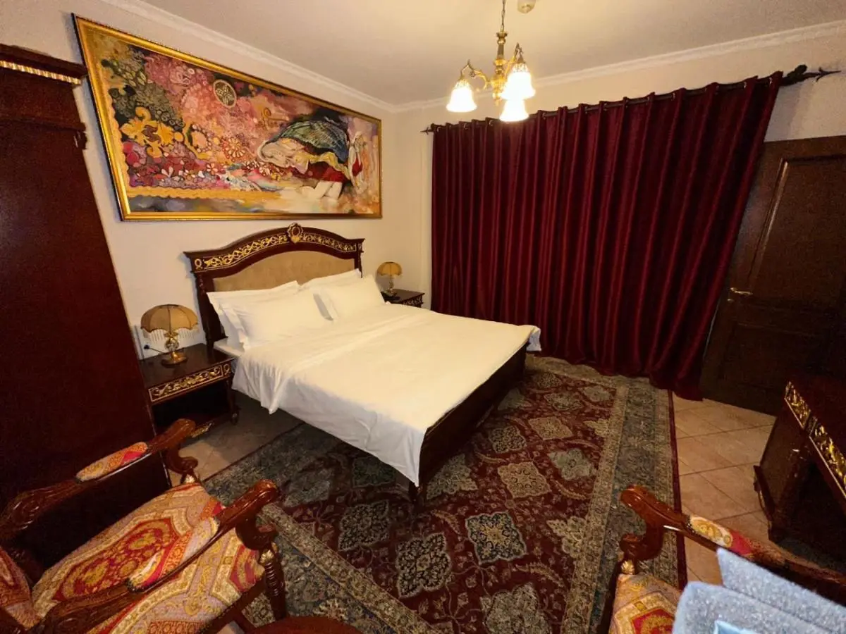 Dinasty Hotel