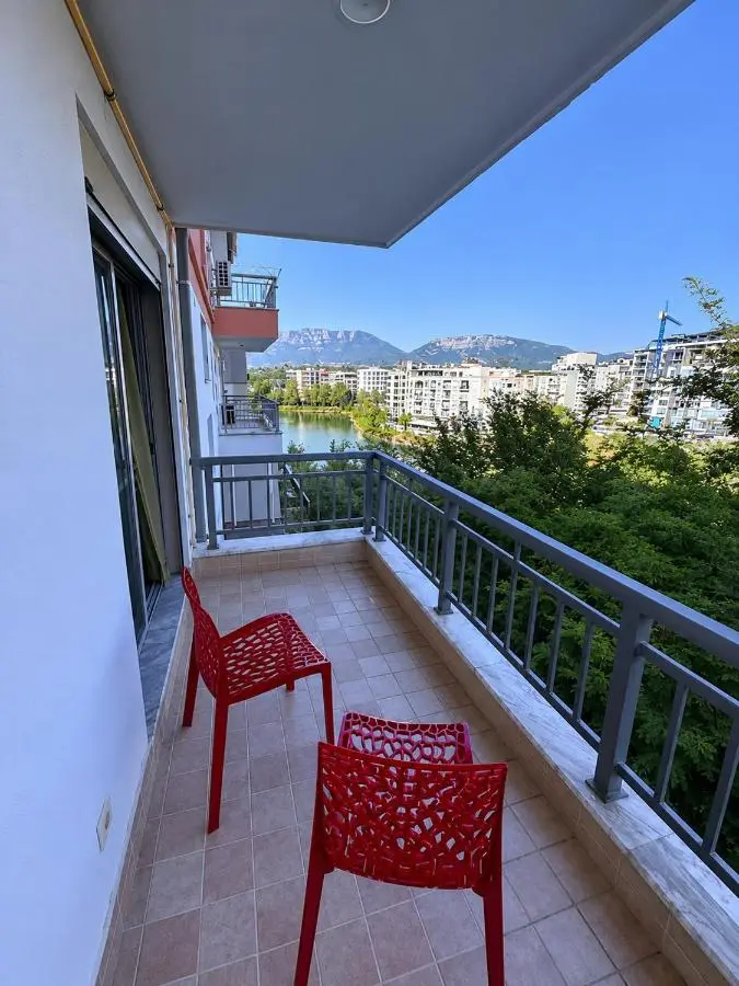 Lake View Apartment
