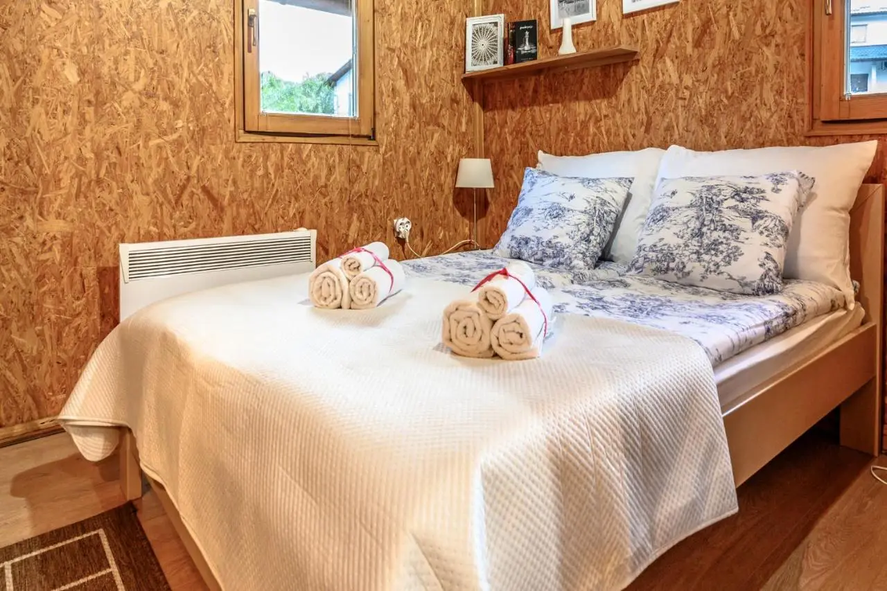 House on piles, Una river 'Apartman Una'