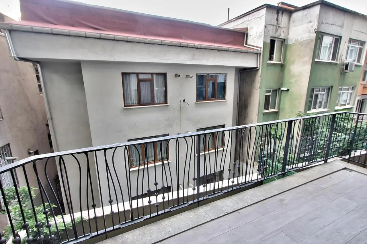 New Build with Modern Amenities and Balcony
