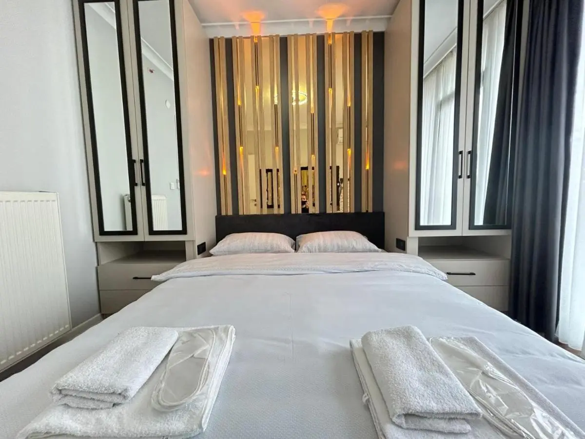Roni Apartments, Close to the metro and parking