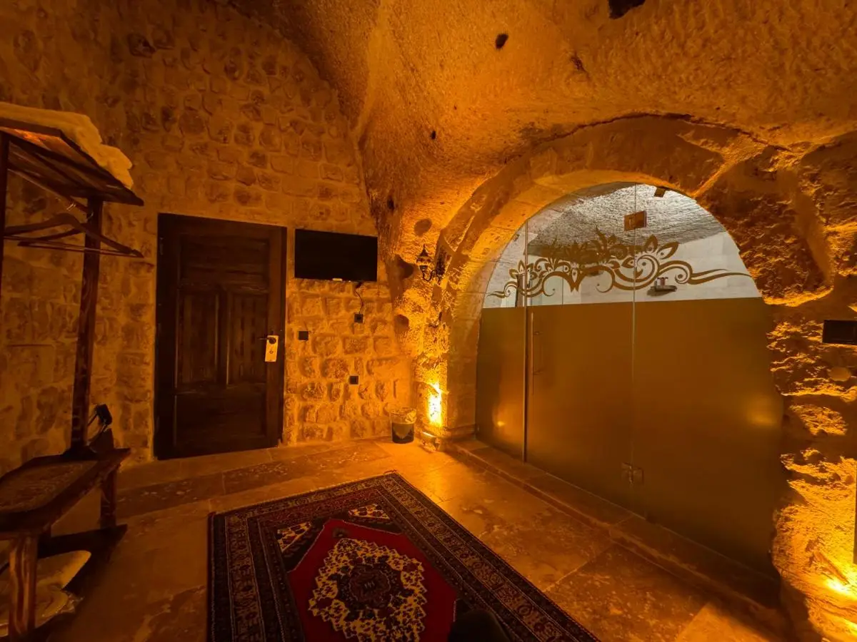 Euphoria Cave House