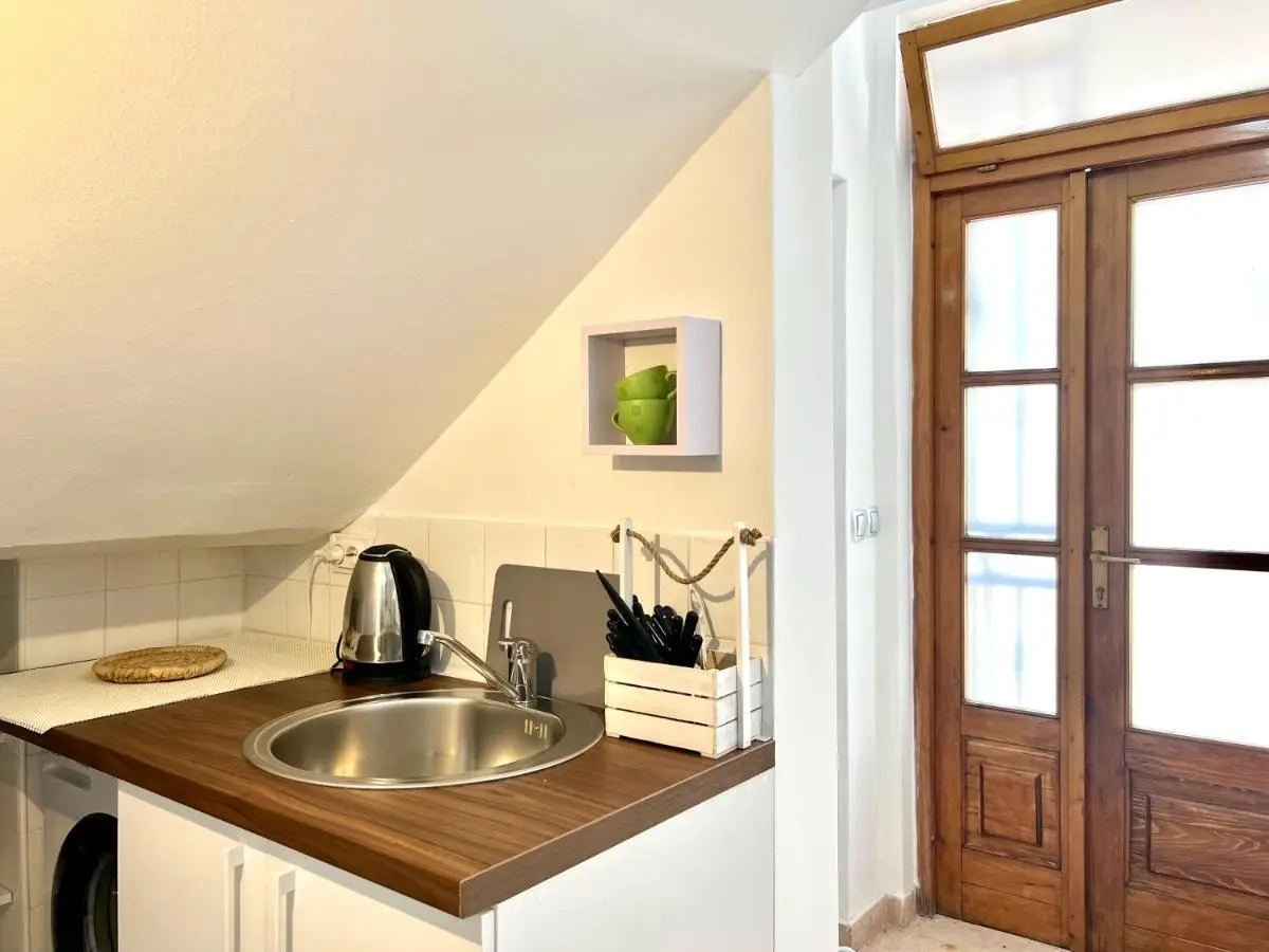 Modern Two-Bedroom Apartment with Garden & Parking