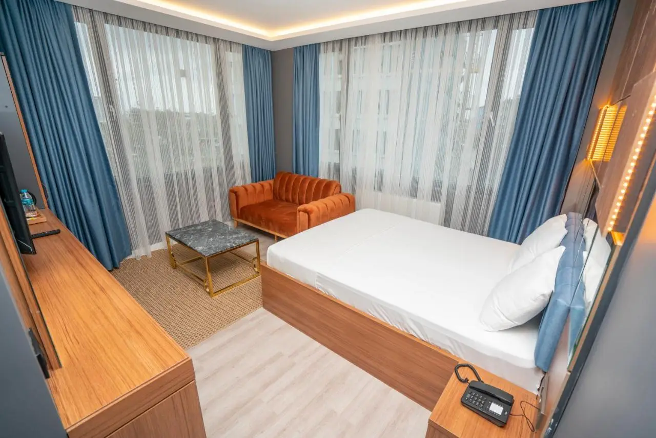 Center Suite