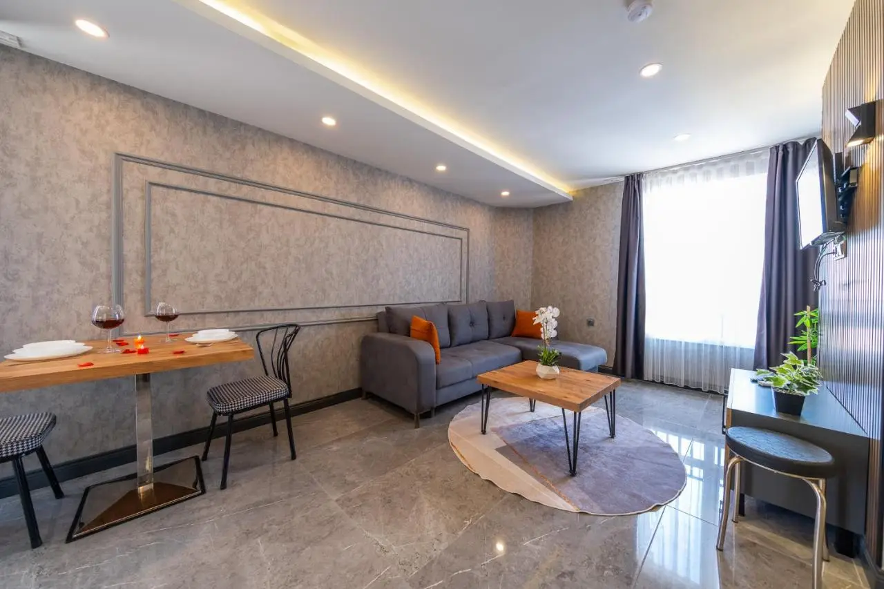 Mrt Suites Lara