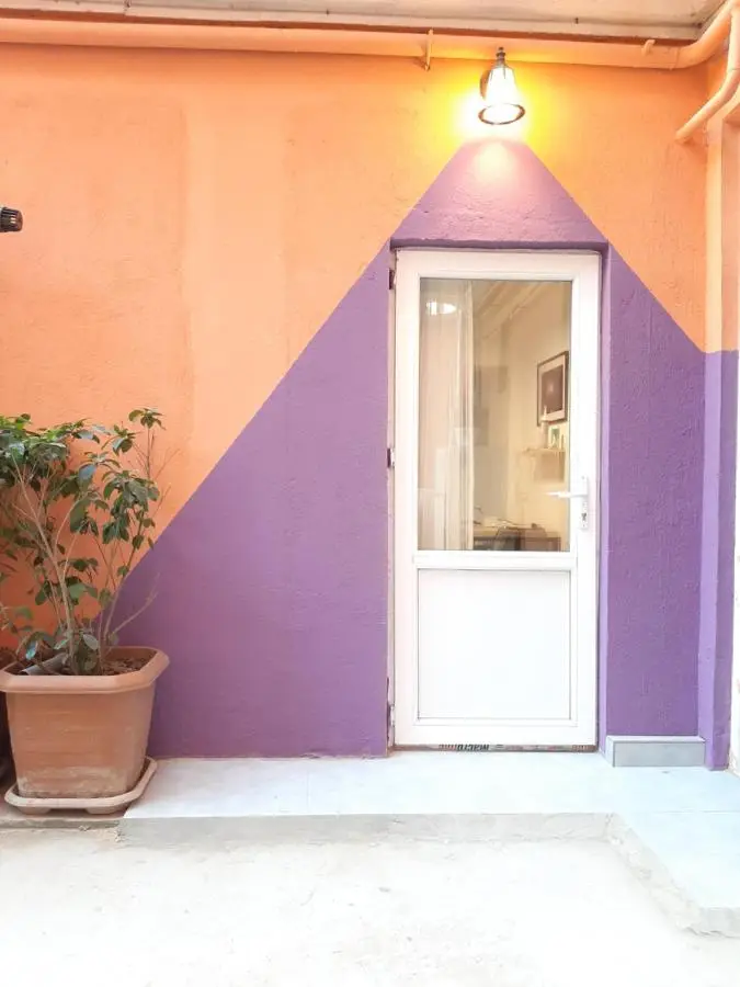 Style Apartment with Courtyard