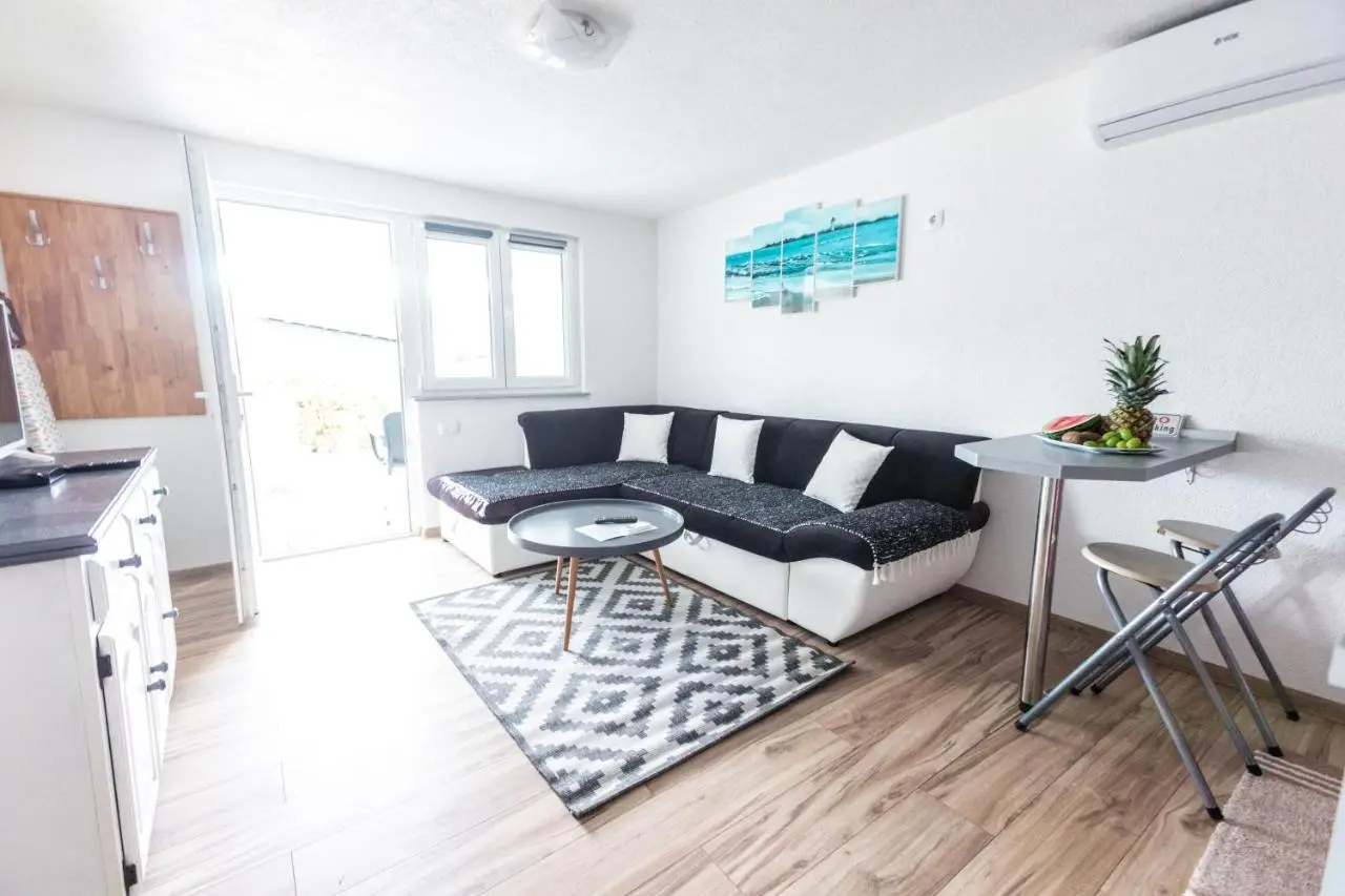 Delta apartments