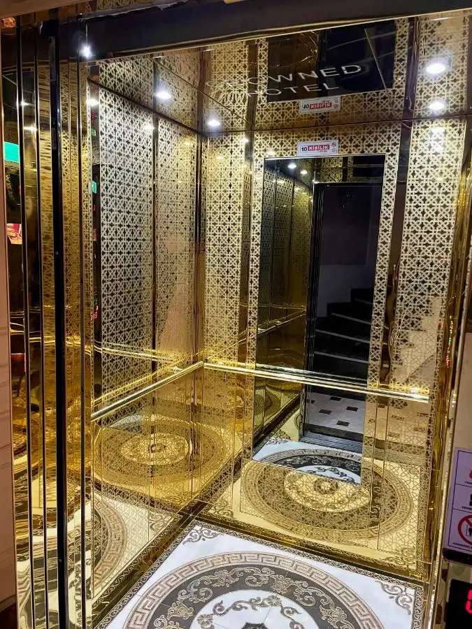 Crowned Hotel