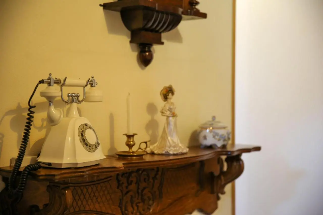 Vintage Art Rooms