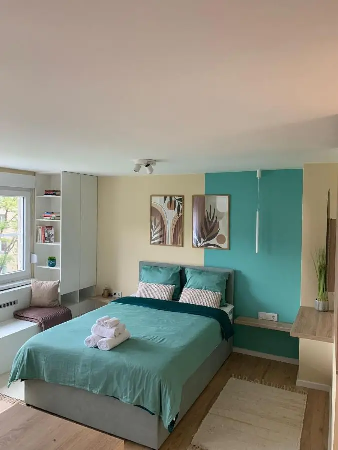 Lovely Studio Apartment Green