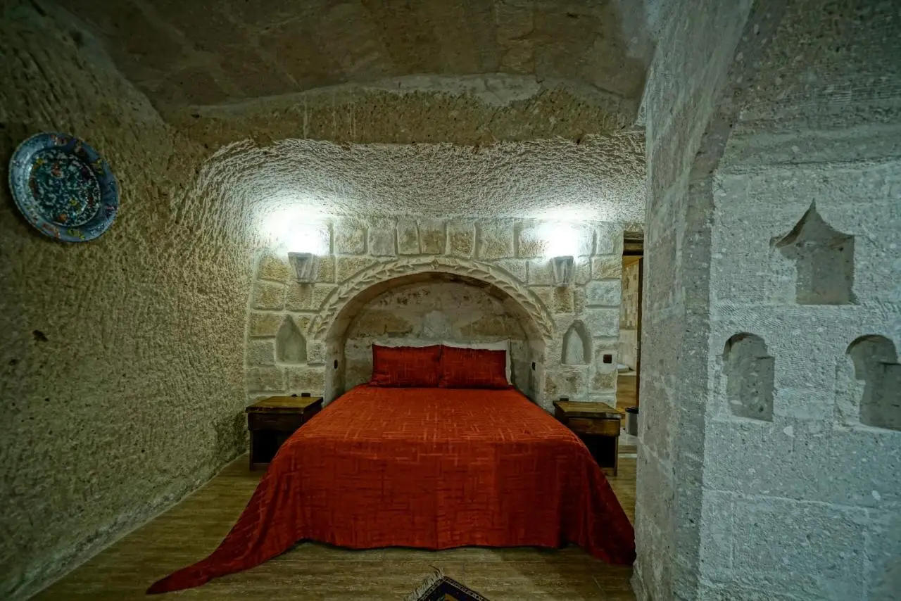 Holiday Cave Hotel