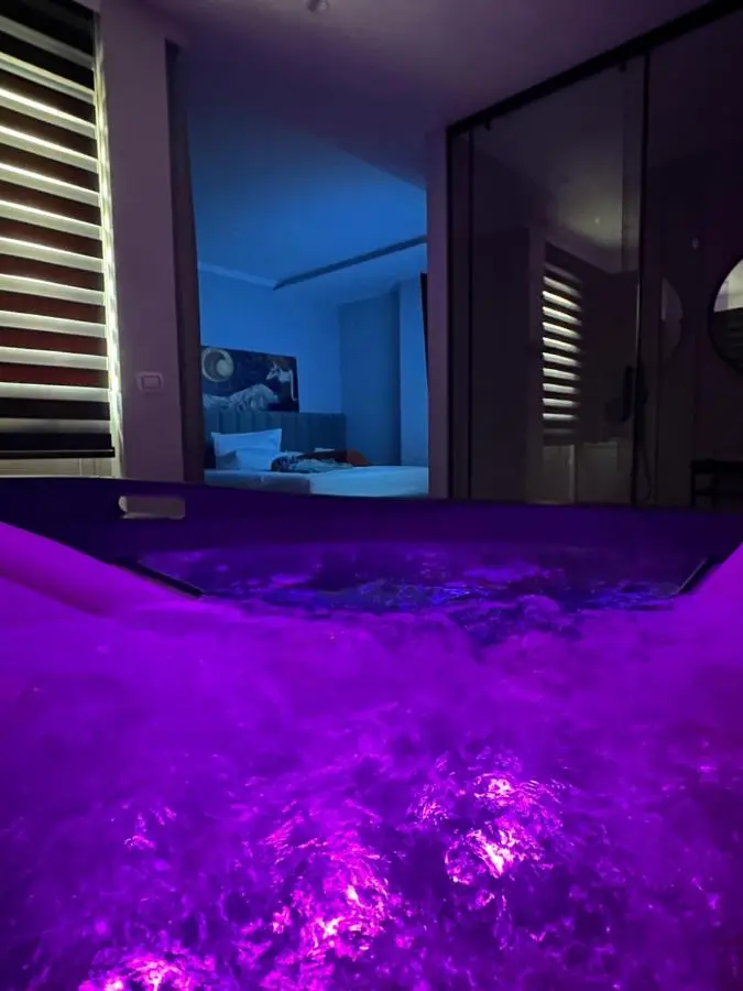 Lunarist Luxury Private Jacuzzi Suites Tirana