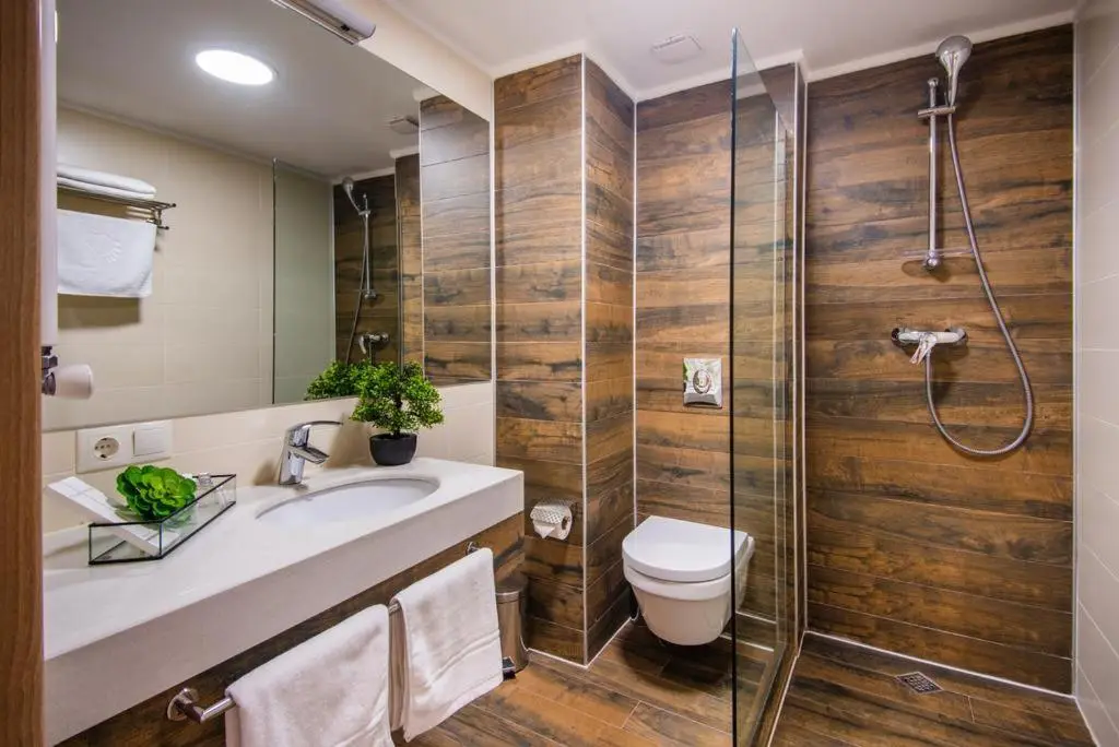 A Modern Suite Close to Gondola Ski Lift