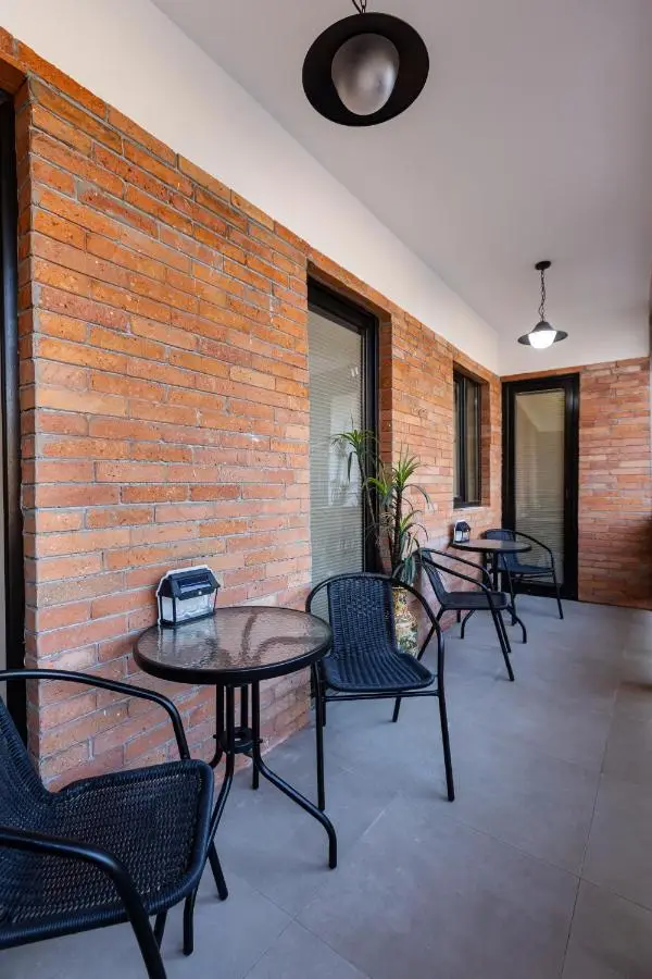 Apart Meidani - Stylish Old Town Apartment with Balcony & Synagogue View