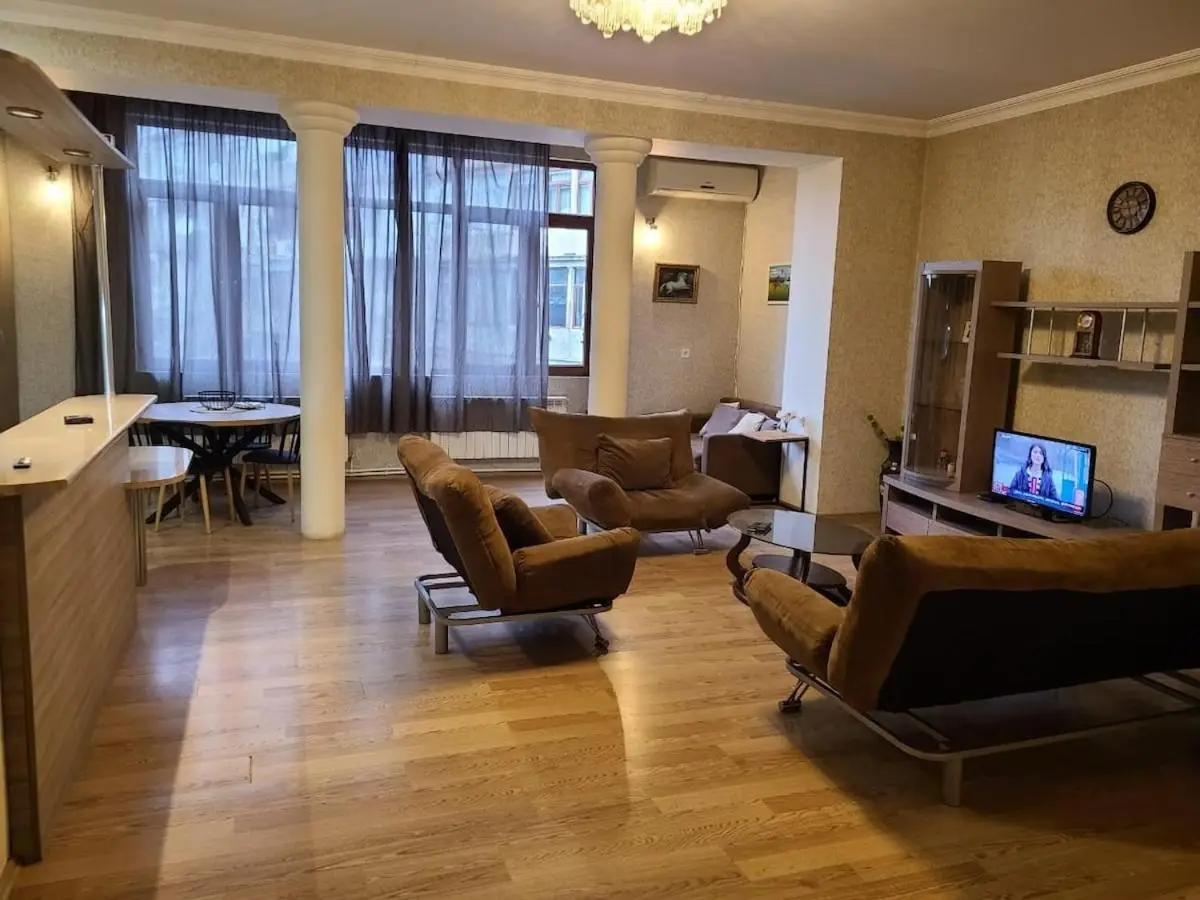 75 sqm Old Tbilisi Daily&Monthly 1-BD Apt
