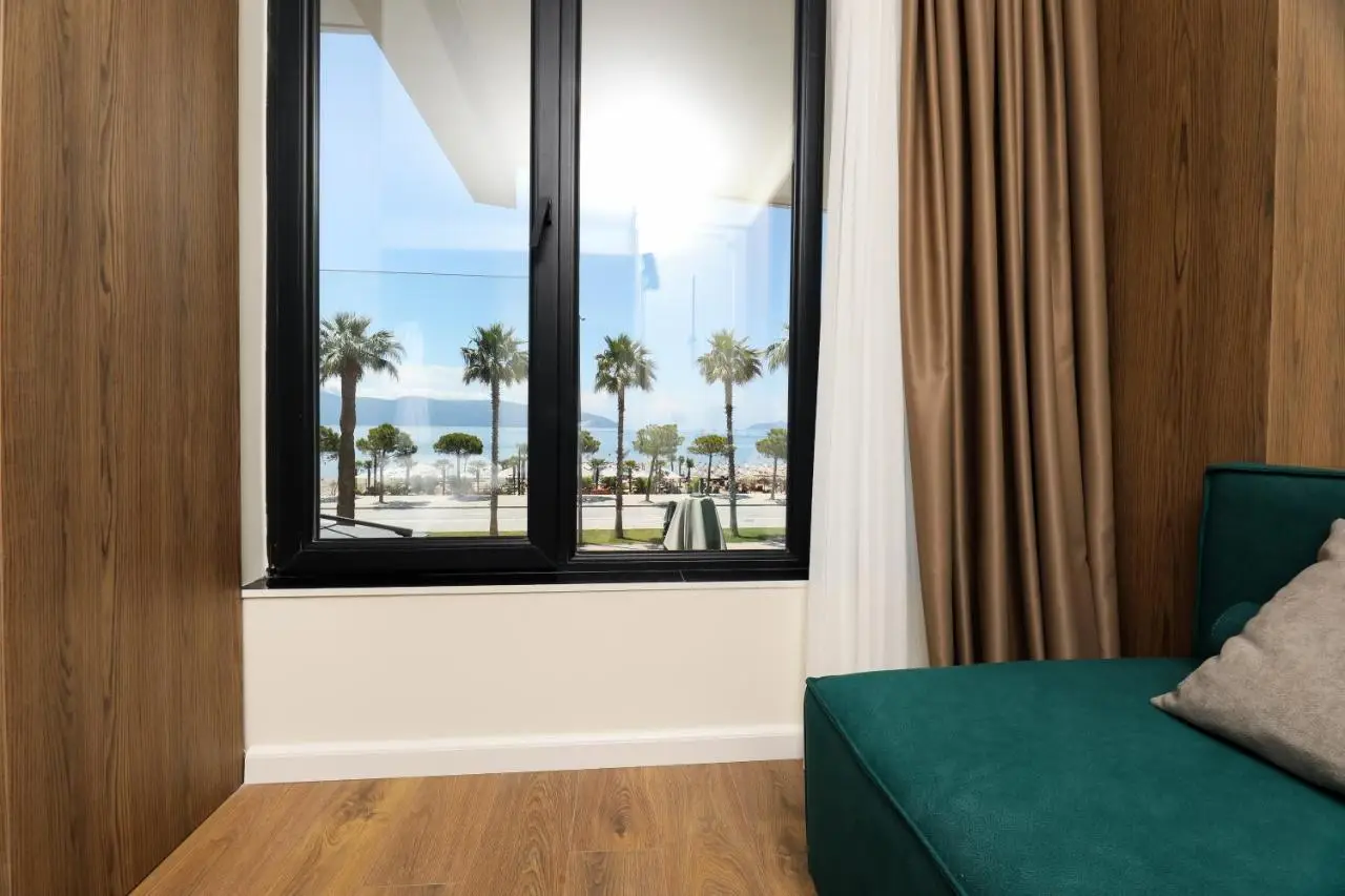 Hotel Adore