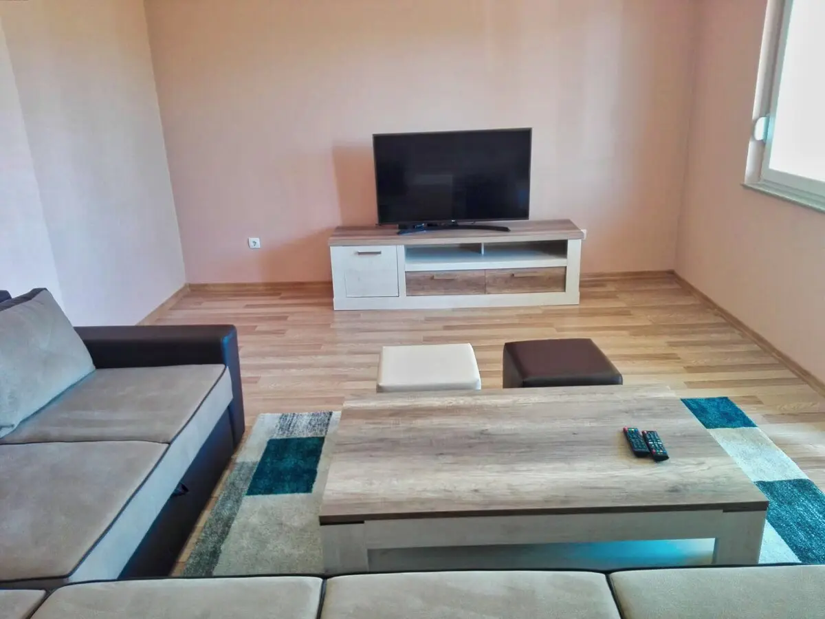 ☆ Quiet + Cozy Spacious apt with a balcony ☆