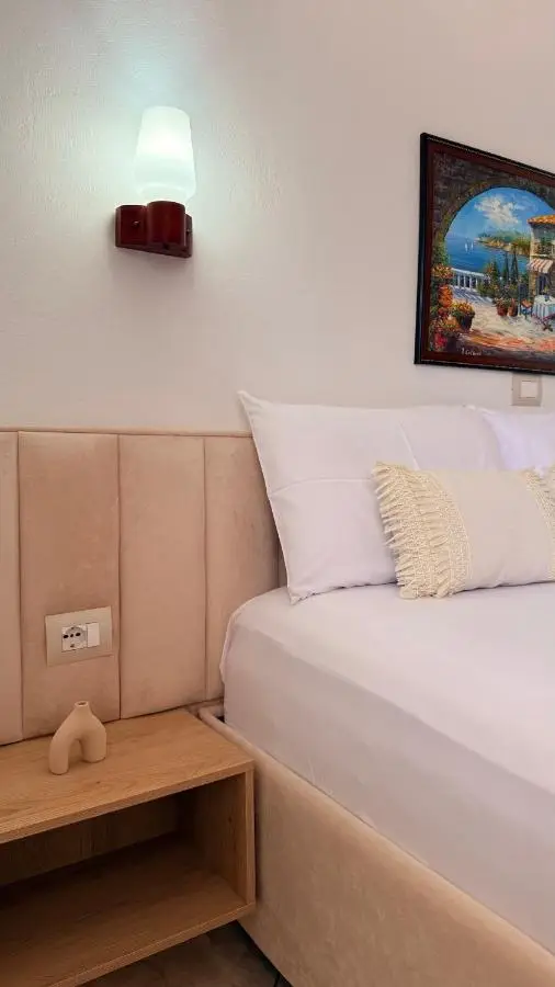 White house 2 Ksamil