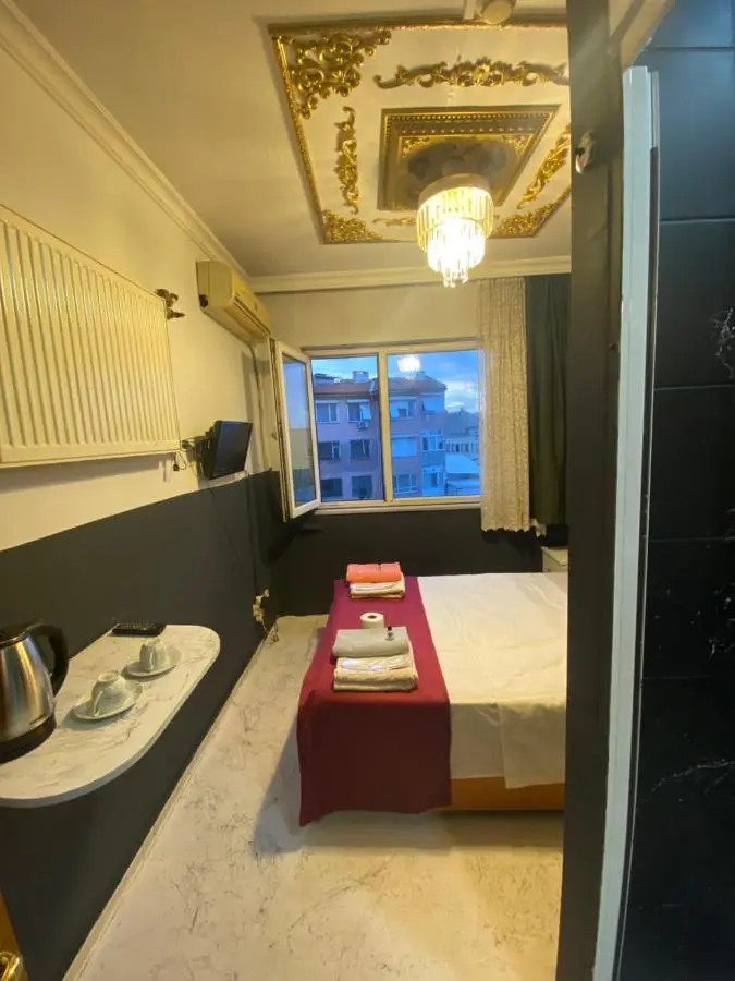 Petek Hotel