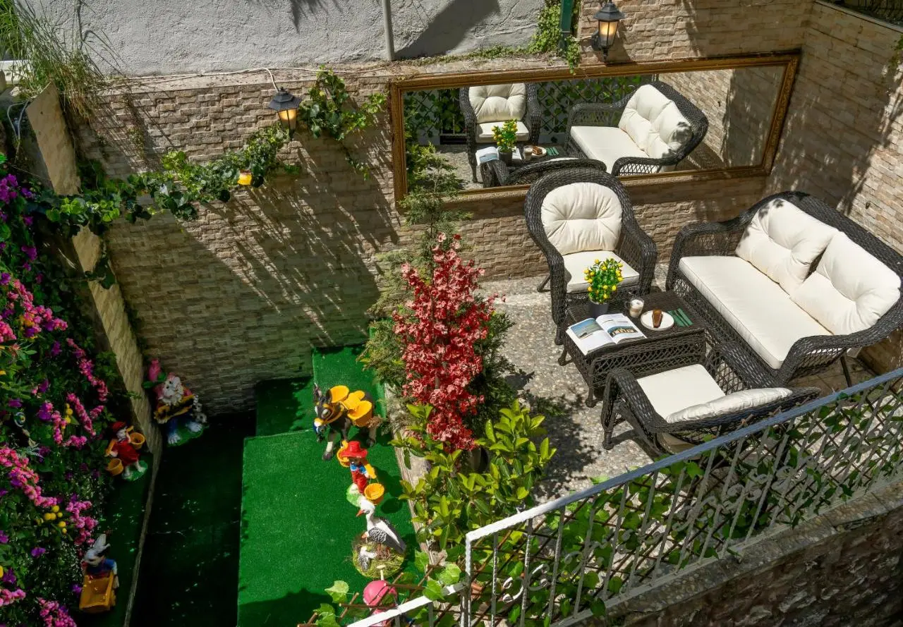Royan Suites