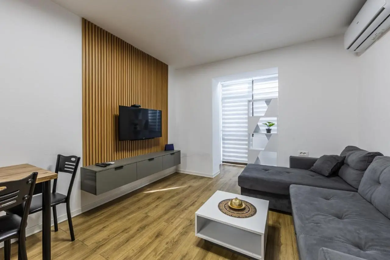 City Center Apartment Cozy 1BR with Patio by PikHost