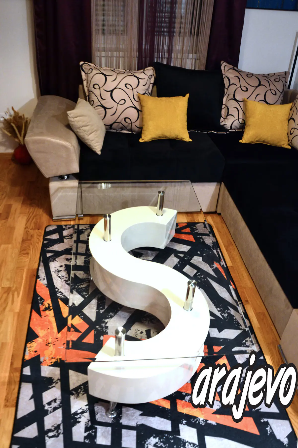 Beautiful Artistic Apartment with  free parking