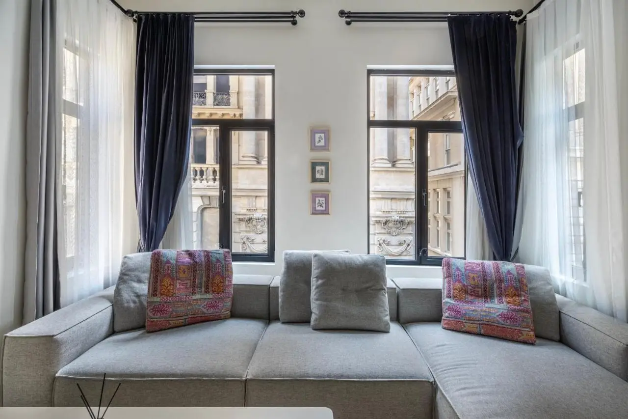 DeCamondo Residence